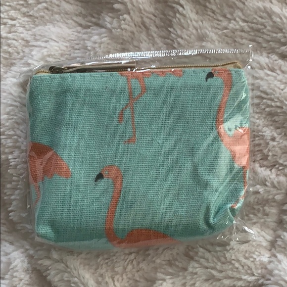 Handbags - New! Small zip pouch 🦩